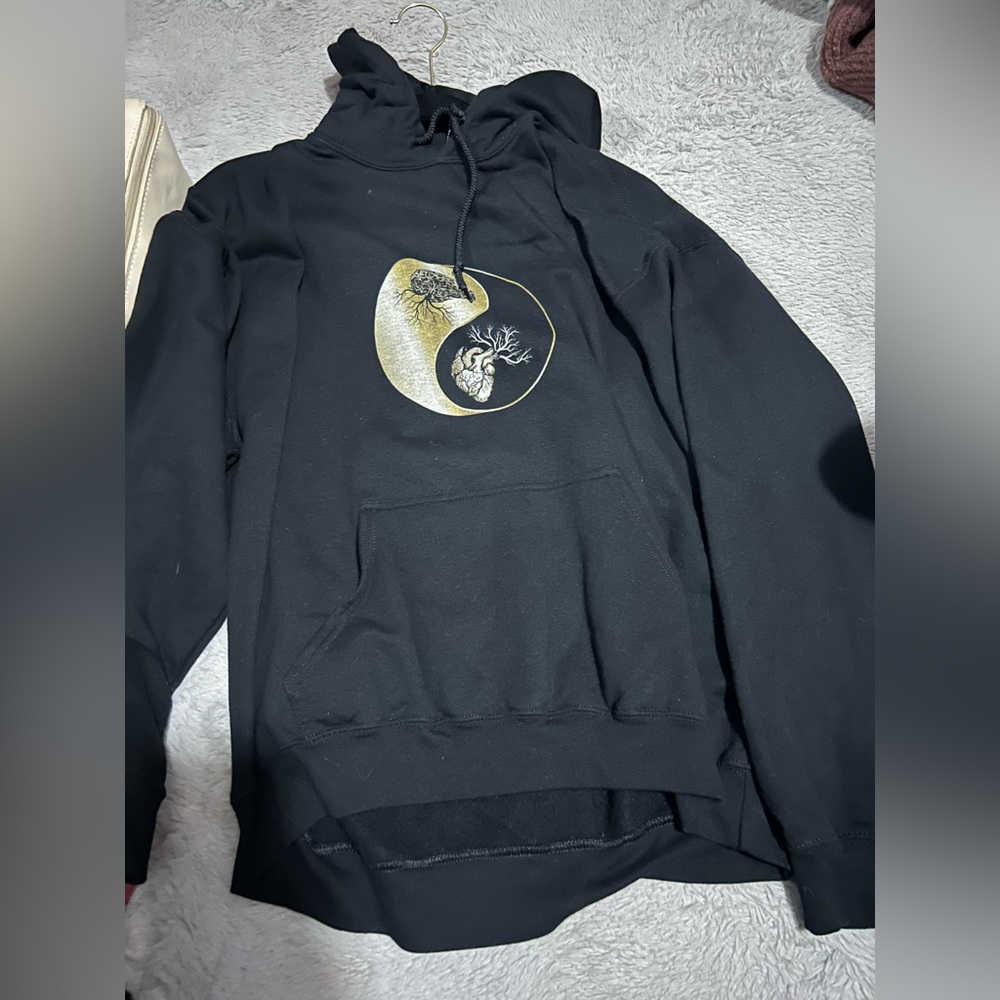 LARGE GILDAN BLACK HOODIE